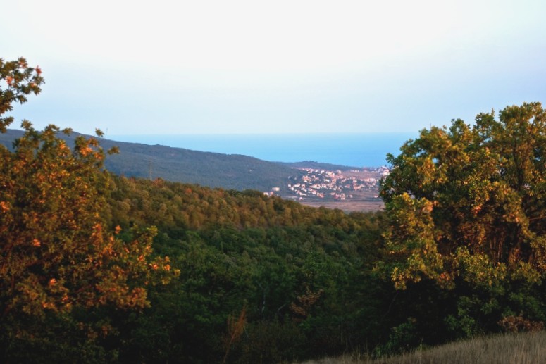 село Кошарица, Болгария. Вид с высоты Балканских гор
