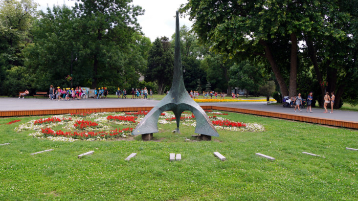 Солнечные часы в Приморском парке, Варна