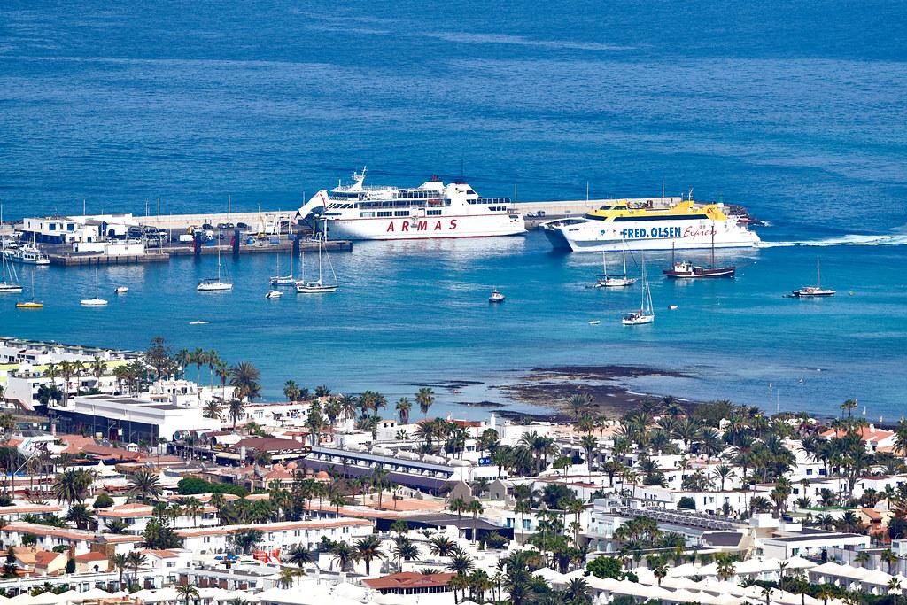 Corralejo, Fuerteventura - widok na port miasta